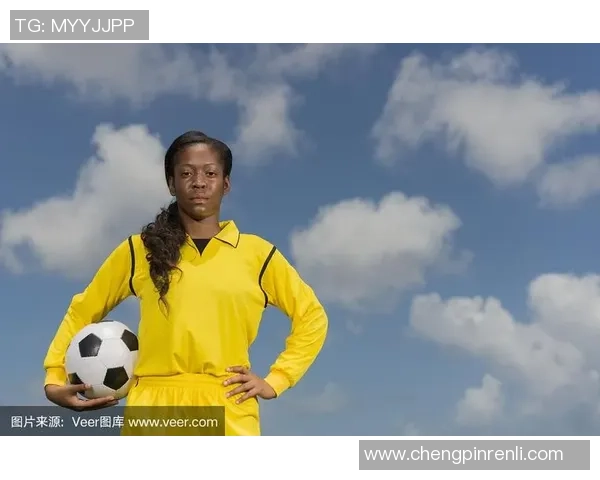 足球明星与休闲运动女孩的魅力碰撞探索青春活力与时尚风潮的完美结合